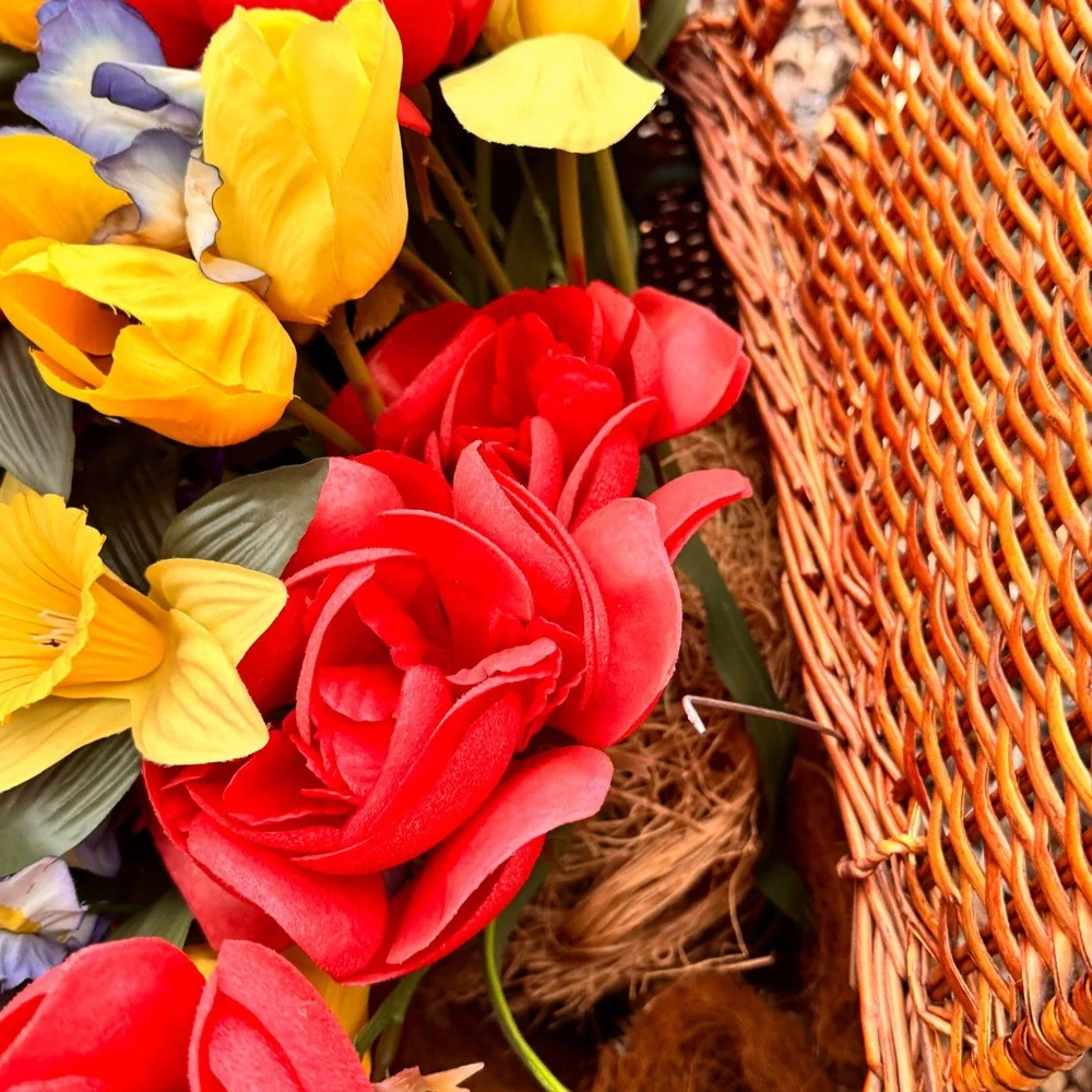 Handcrafted Woven Picnic Basket Artificial Silk Flower Arrangement Decor Accent‎